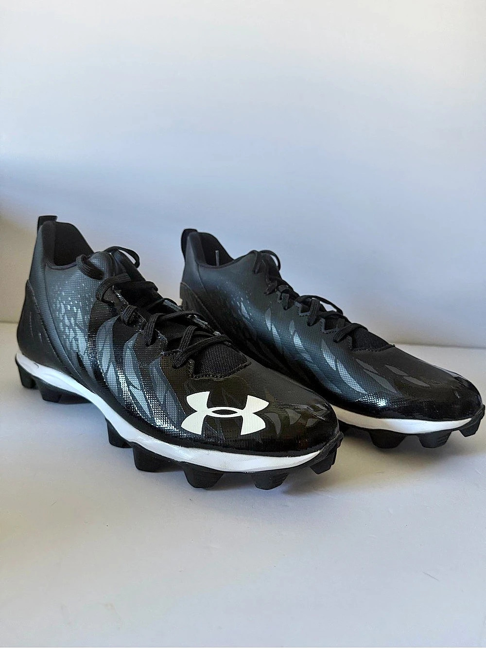 Under Armour YMU1 Men's Black & White Cleats US 10.5 Like New